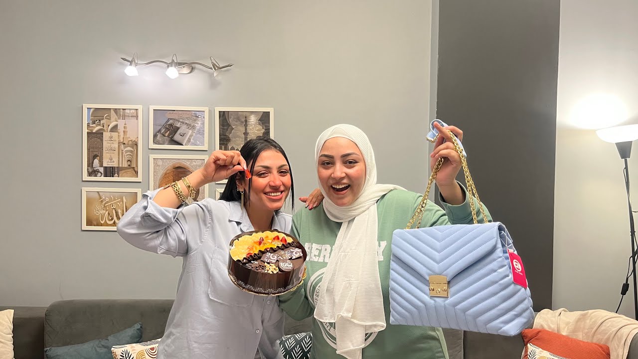 اختي سارة جاية تحقق لي أحلامي 🫢 وجيبالي هدايا 🎁 كمان 😍 كنت هتطرد بسببها 😂