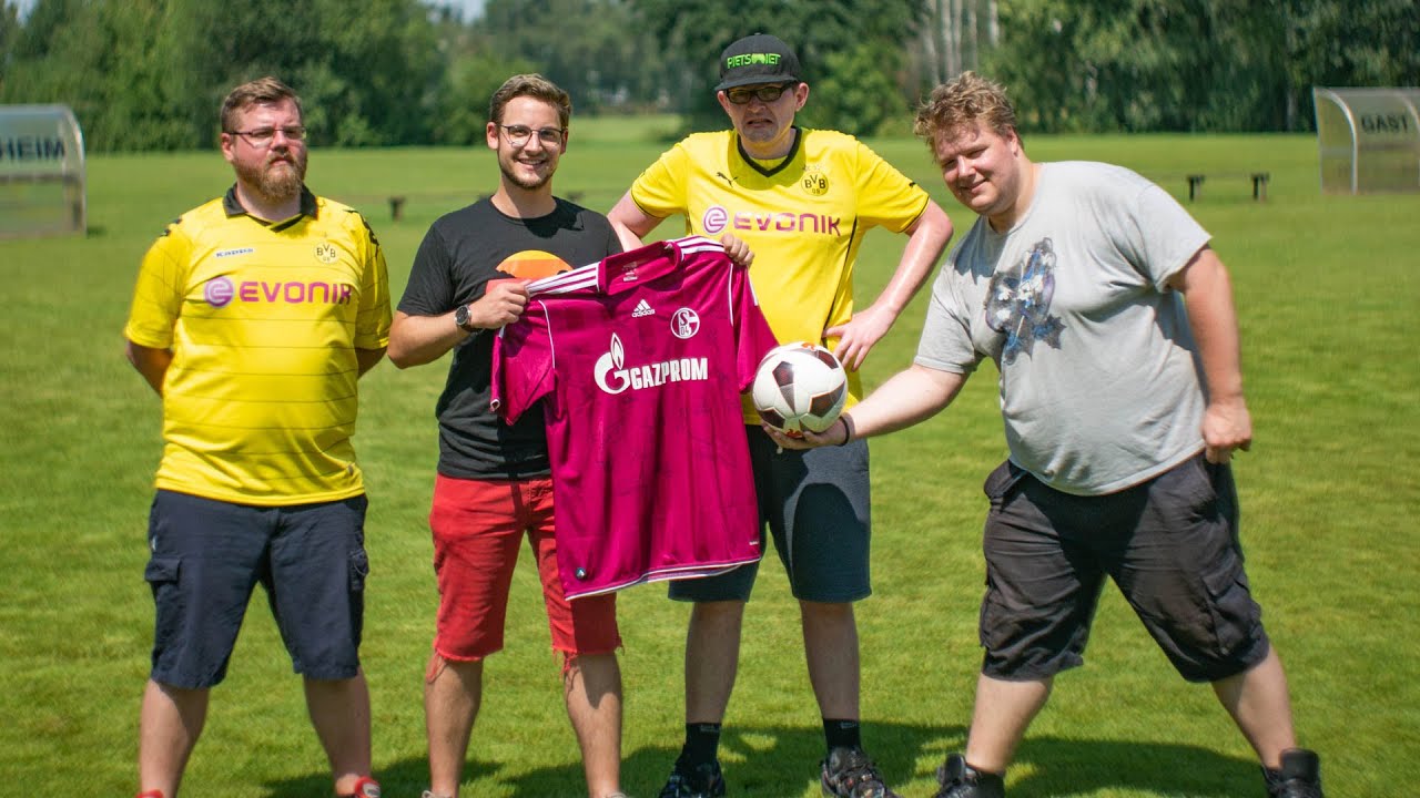 Wer muss das 400€ Schalke Trikot tragen?