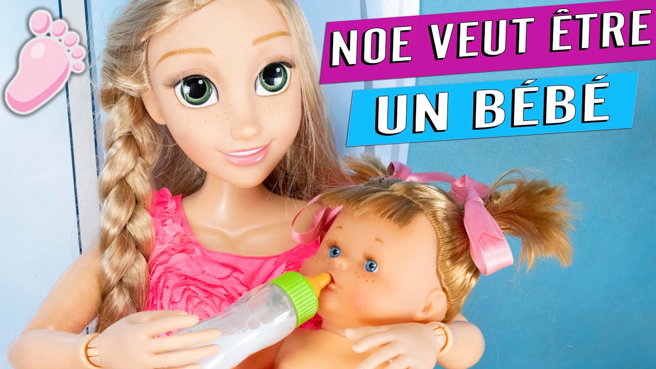 Noé veut redevenir bébé: je lui donne le biberon, la tétine et je change sa couche 😂 Grande poupée