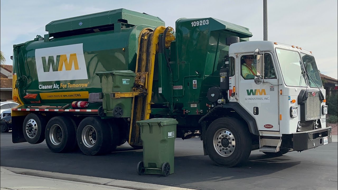 WM/G.I. Pete 520 amrep on a yard waste route!