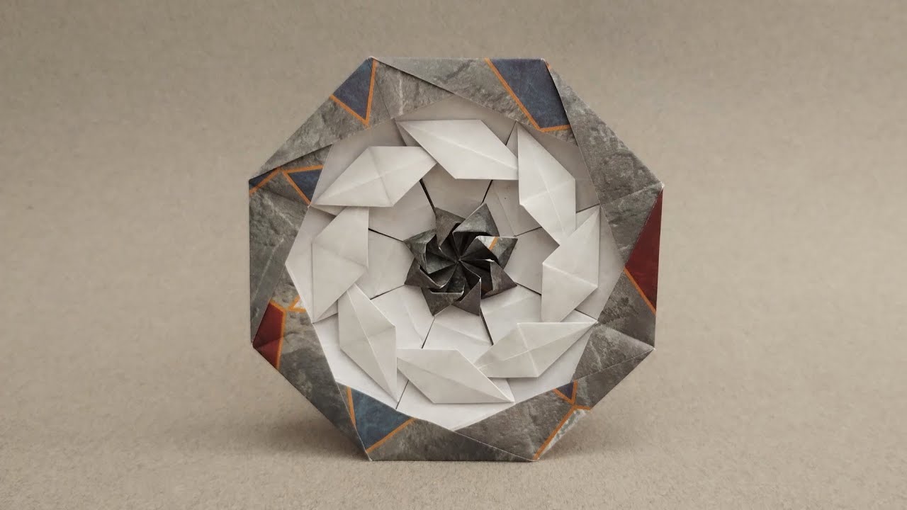 Origami mandala and flower 🚨 (glue alert!) / Mandala de origami 🚨 (alerta de cola!) by Yara Yagi