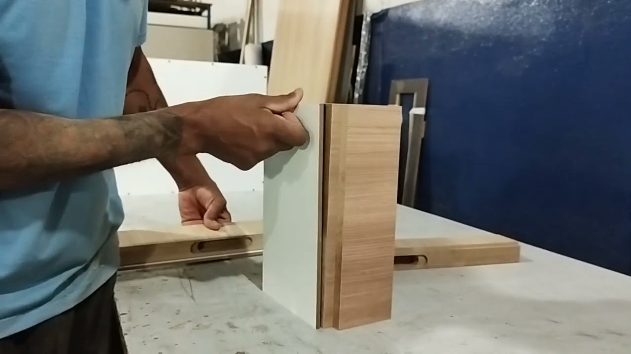 COMO FAZER UMA PORTA CAMUFLADA COMO SE FOSSE UMA PORTA MIMETIZADA SEGUE O VÍDEO E VEJA COMO É FEITO.