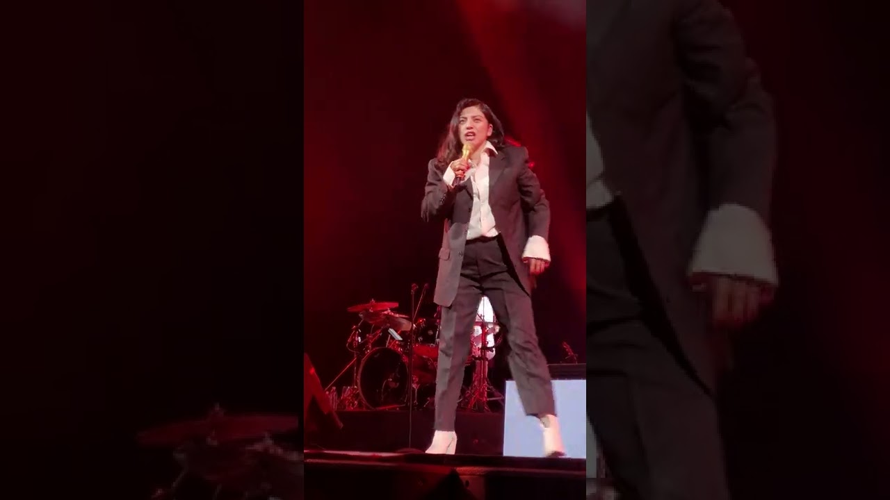 Mon Laferte - Por Qué Me Fui A Enamorar De Ti (Argentina 2022 4K Movistar Arena)