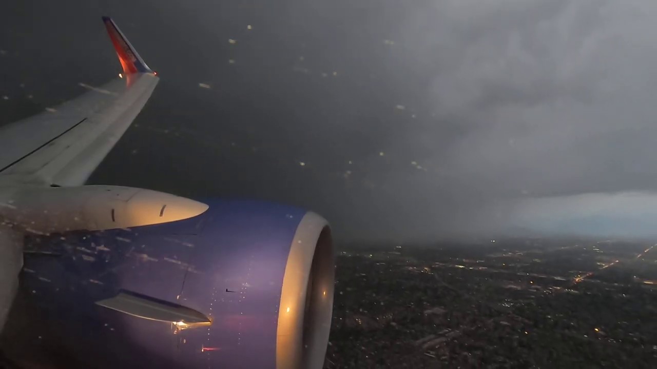Southwest Airlines 737-700 Landing in Rainy Phoenix