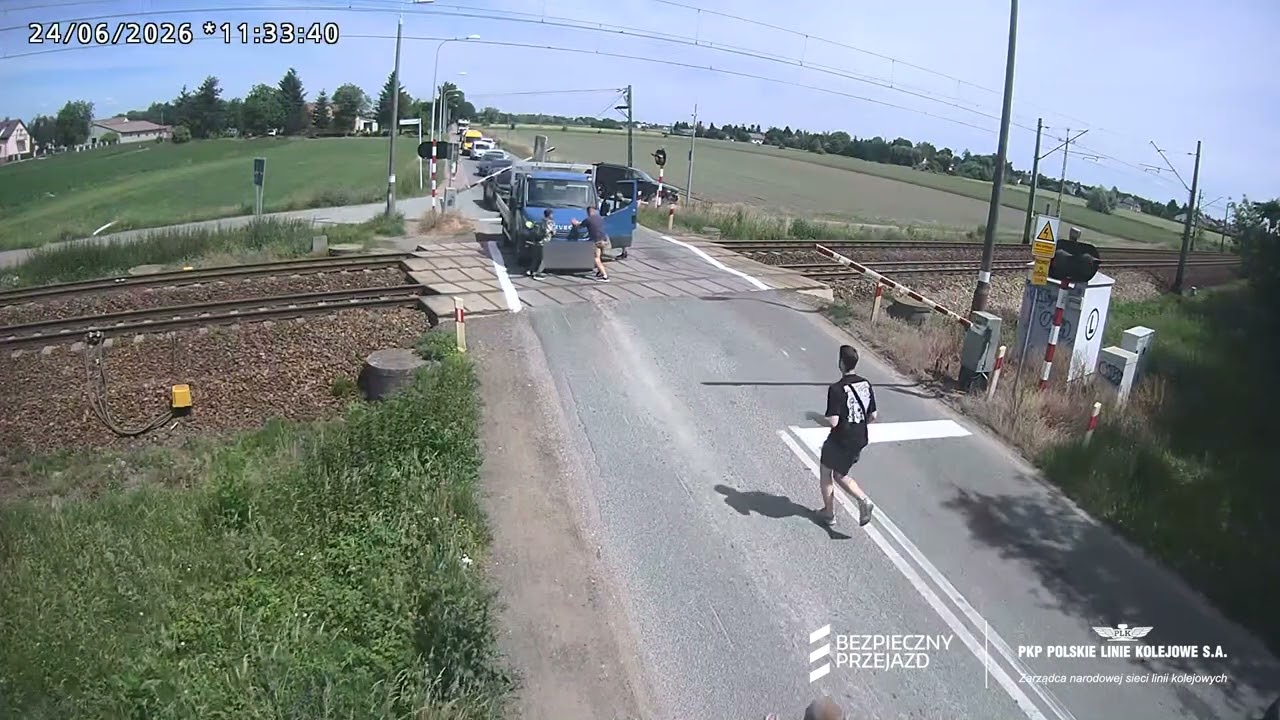 Witan&oacute;w: zamiast Ż&oacute;łtej Naklejki... panika na przejeździe