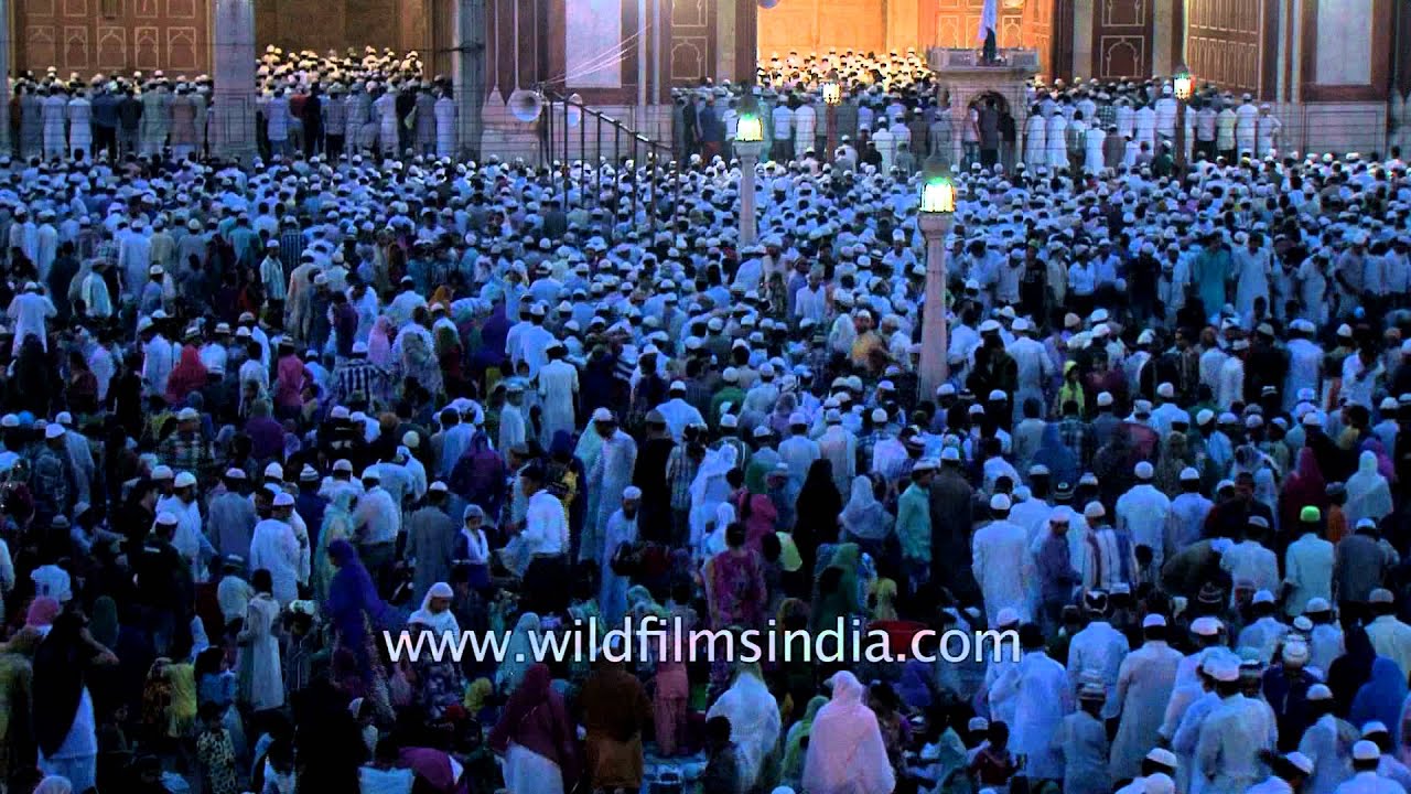 Crowds gather for Muslim festival at Jama Masjid Mosque, Old Delhi