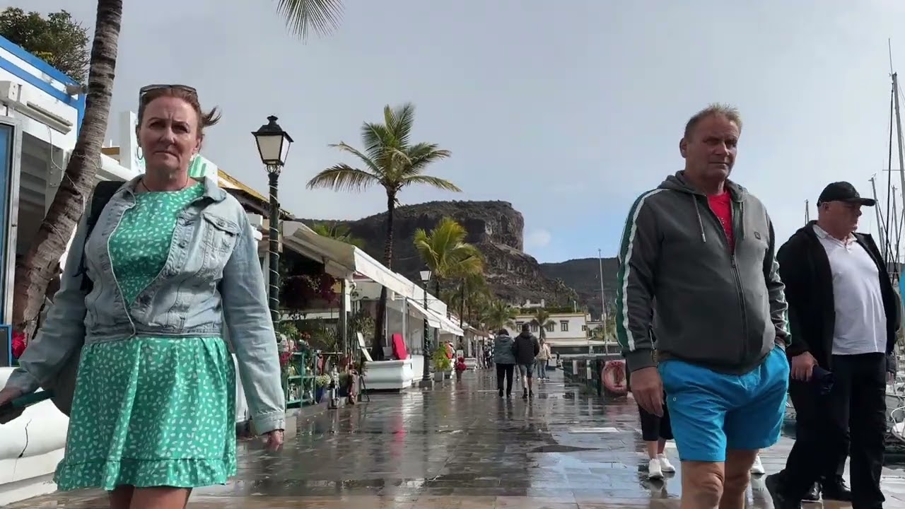 Join us as we walk around the old fishing harbour of Puerto de Mogan in Gran Canaria. Yeah.