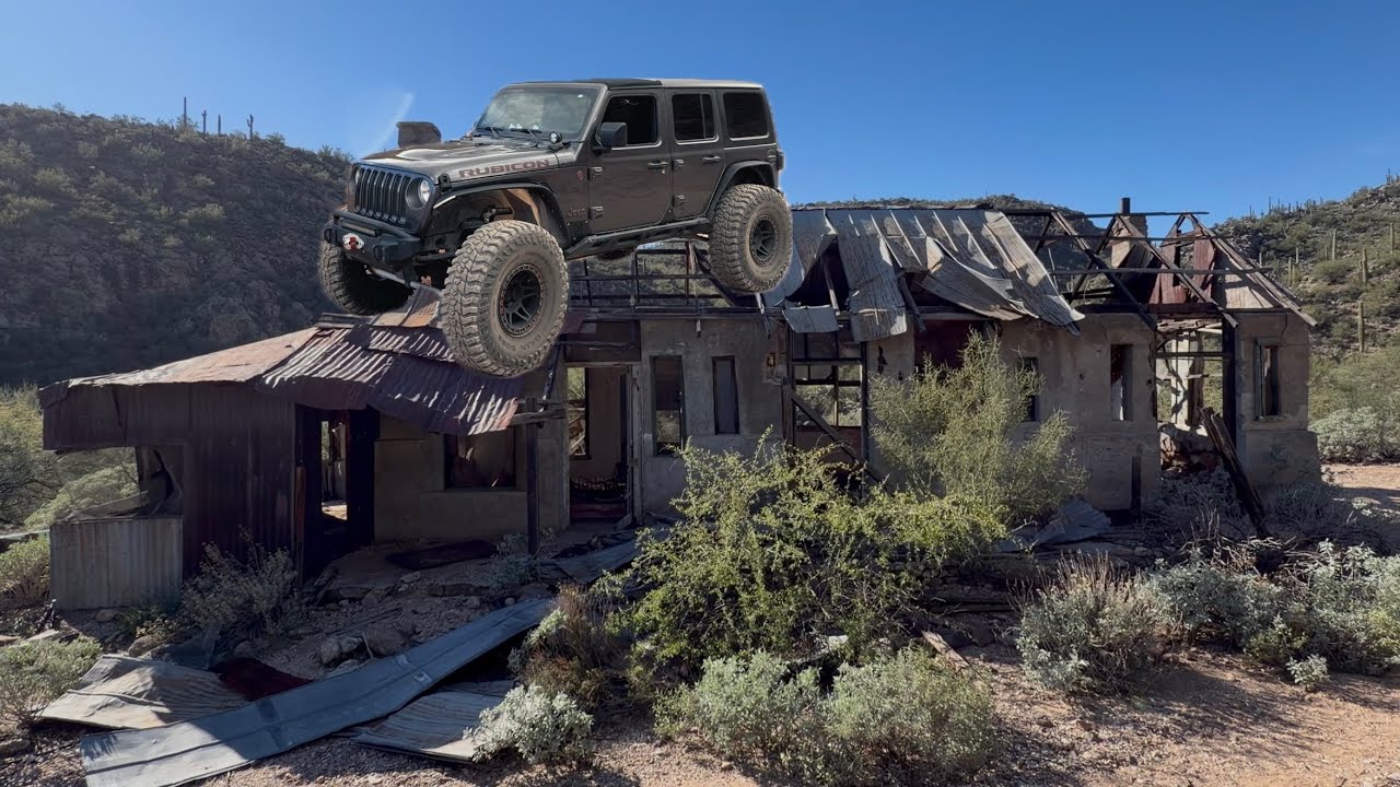 Exploring a Piece of History in the Arizona Desert in our Jeep!