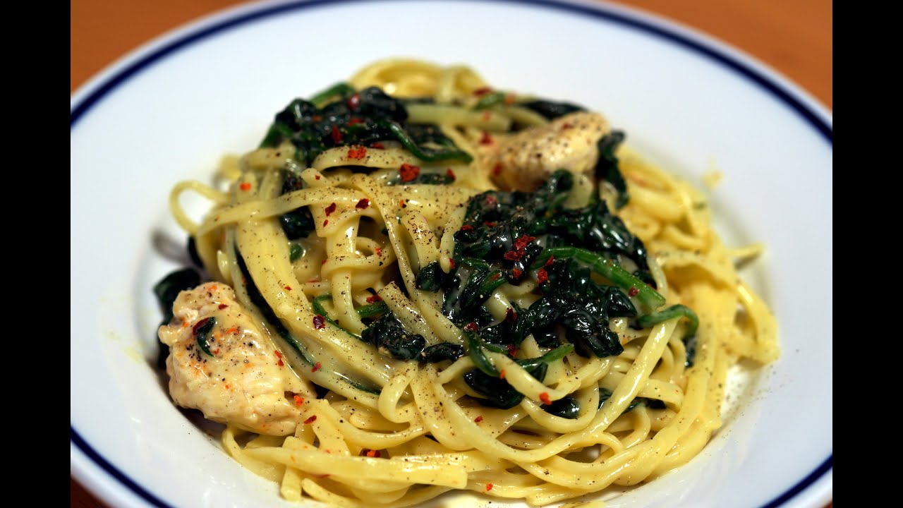 Spinach-Cheese Spaghetti (Spaghetti mit Spinat-K&auml;se So&szlig;e)