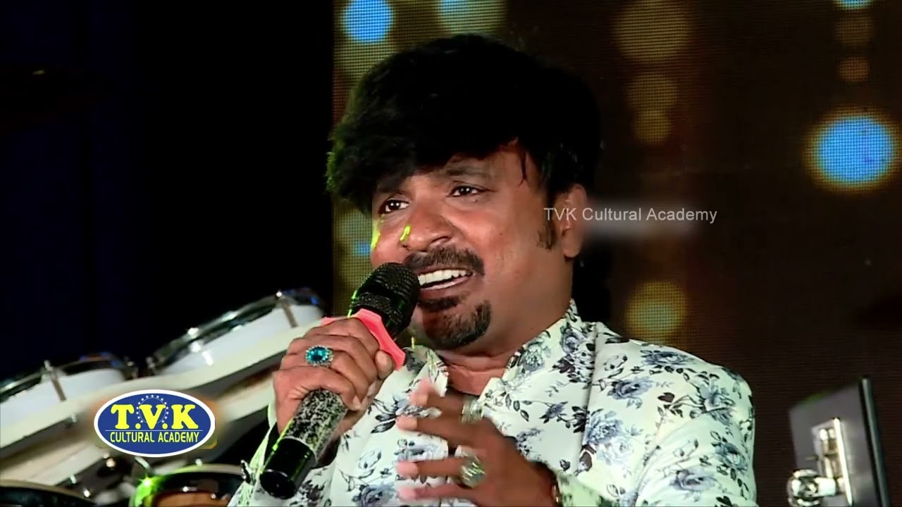 அமுதும் தேனும் எதற்கு நீ அருகினில் இருக்கையிலே.   Amuthum Thenum Etharkku