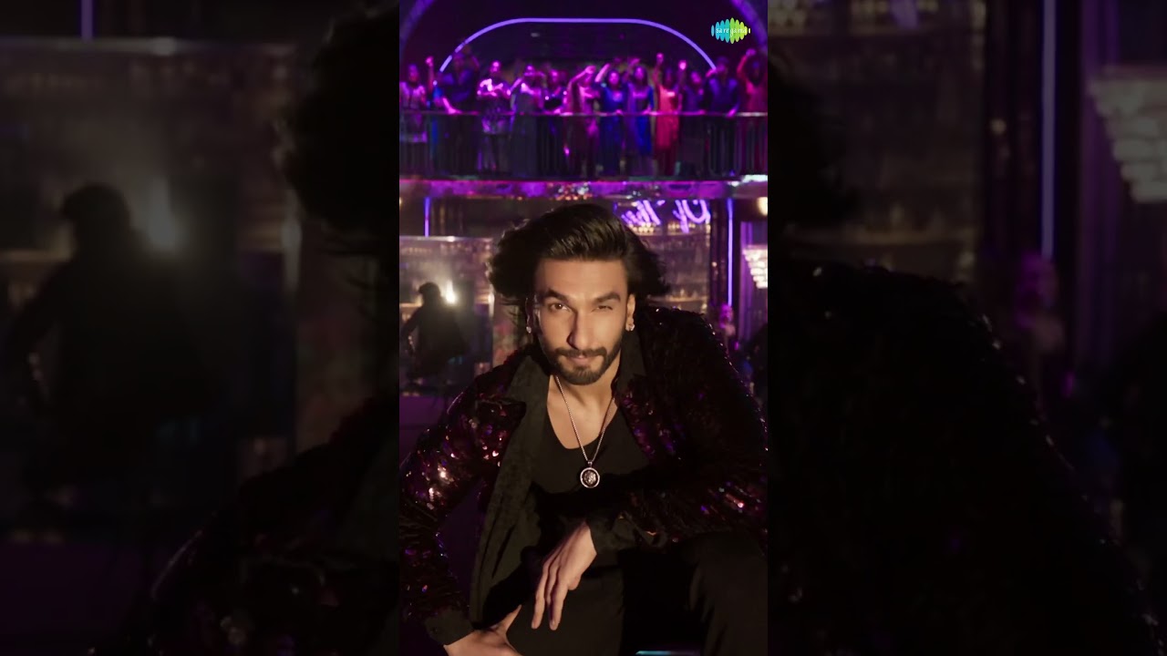 #ranveersingh is stealing everyone's hearts with his amazing dance moves 😍😍 #saregamamusic