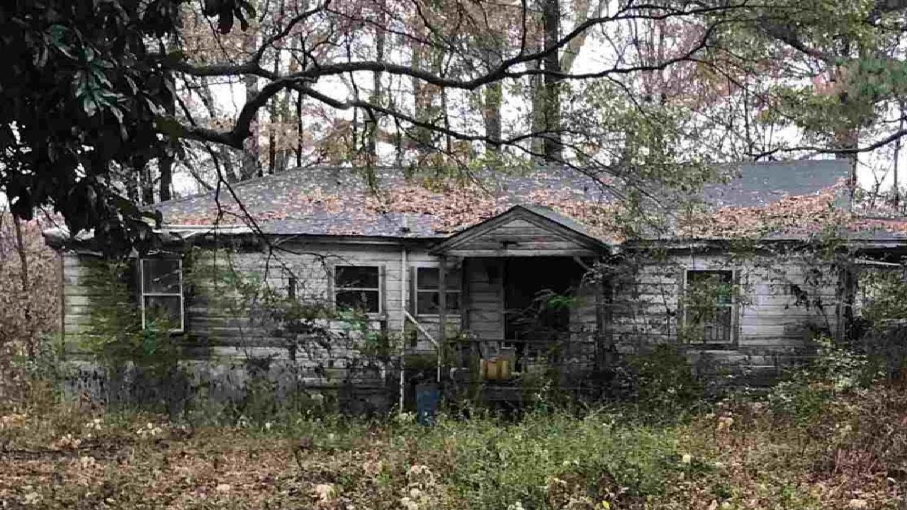 3491 BOXTOWN, Memphis, TN Presented by Rebecca Edwards.
