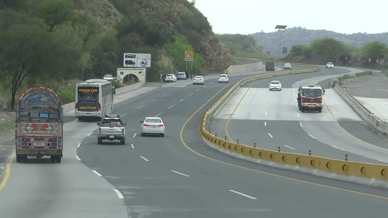 Beauty of Salt Range | Kallar Kahar | Islamabad to Lahore | M2 Motorway | Pakistan | 14 Mar 2018 HD