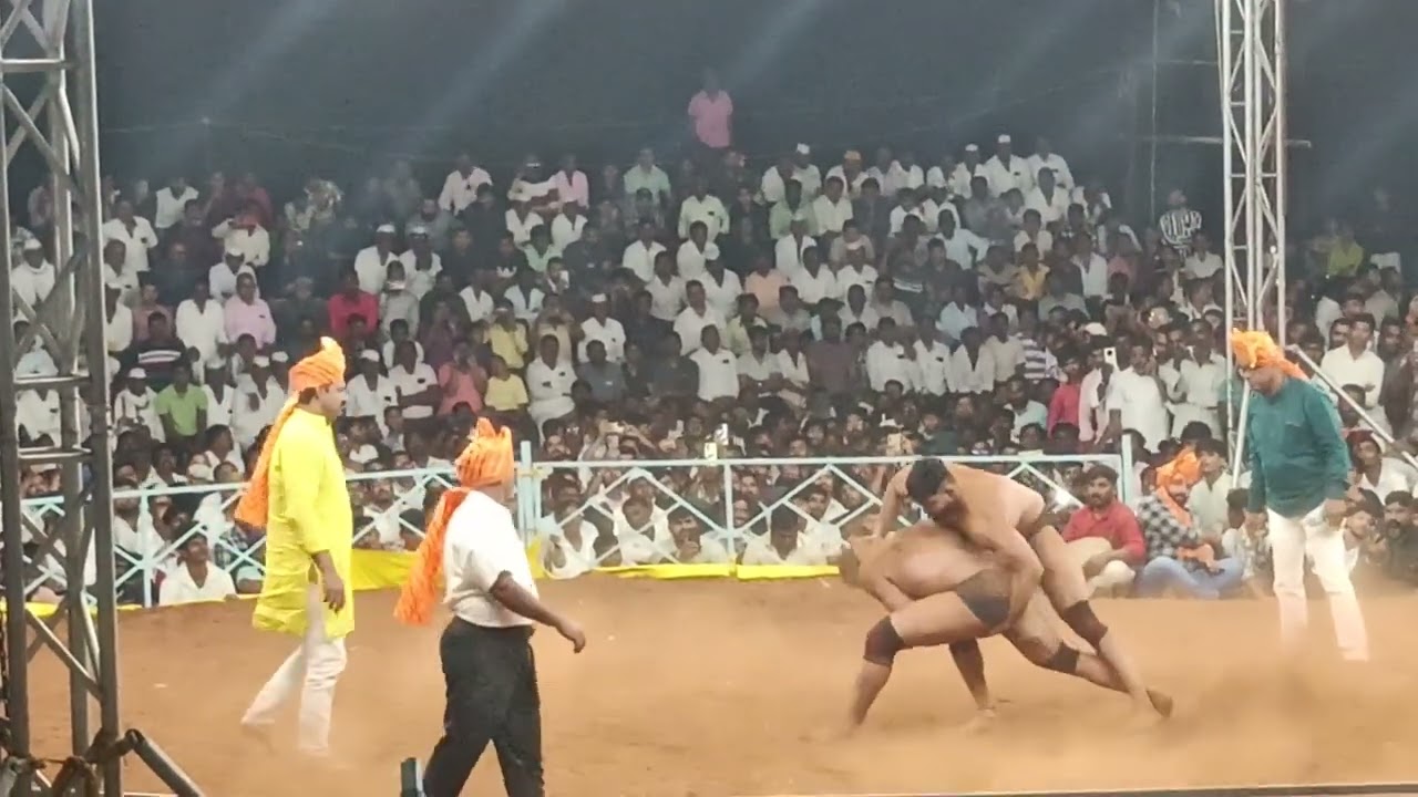 संघर्ष न्यूज डोळ्याचे पारणे फेडणारी 3 लाख रुपयांची शिवराज राक्षे यांची नारायणगाव आखाड्यातील कुस्ती