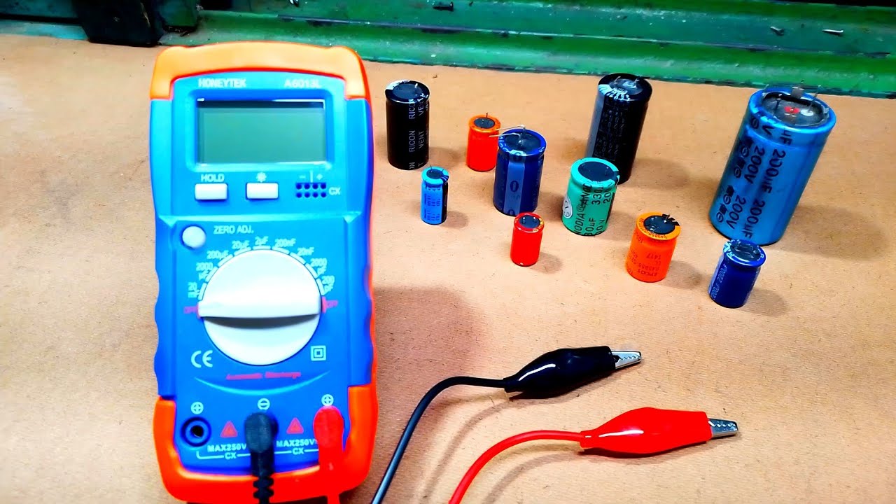 Como testar capacitor com capacimetro digital