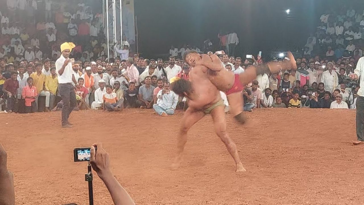पैलवान देवा थापा चा महाराष्ट्रात (सातारा जिल्हय़ात) धुमाकूळ #devathapa #kushti #maharashtra #dangal