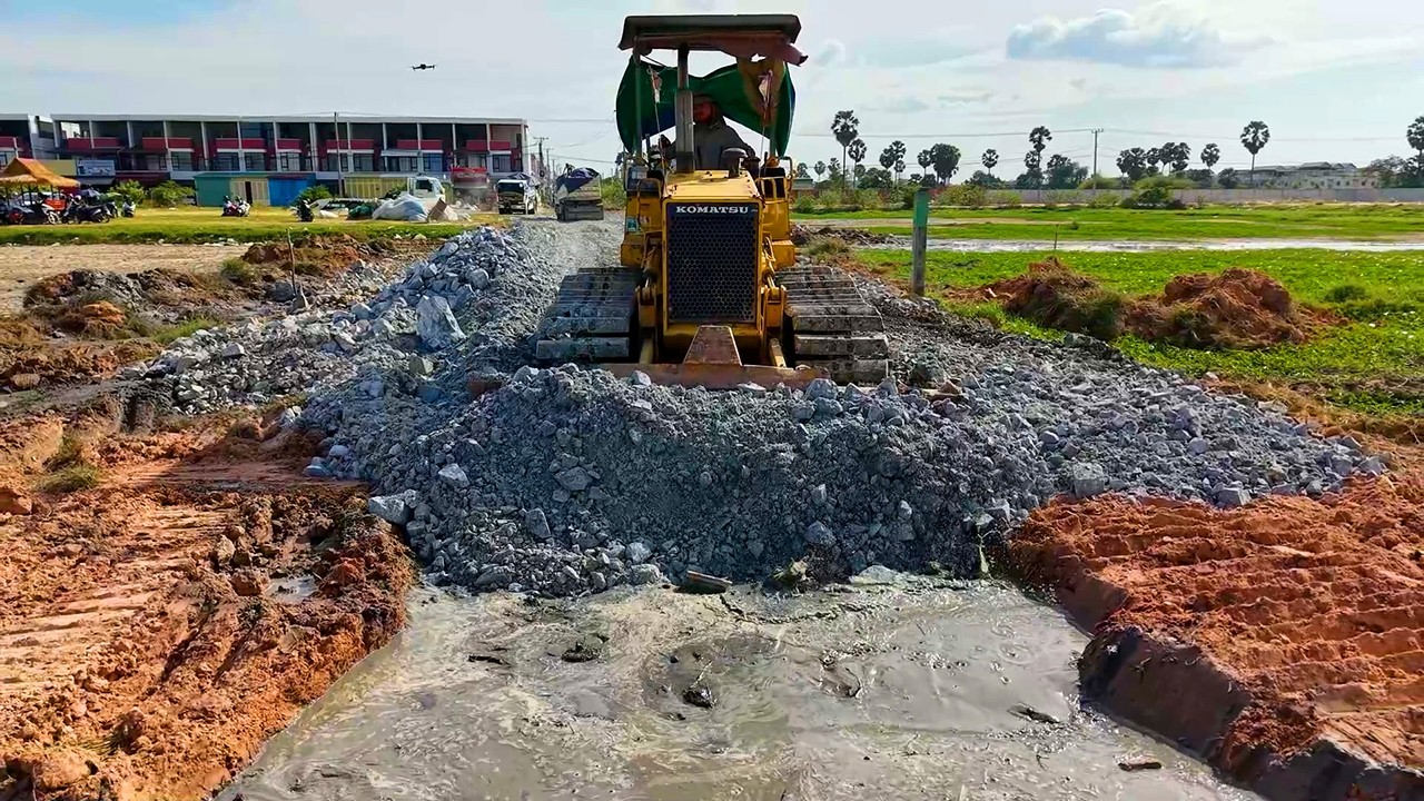 Super skill dozer D31 pour stone delete canal to build new road with dump truck 5ton unloading 