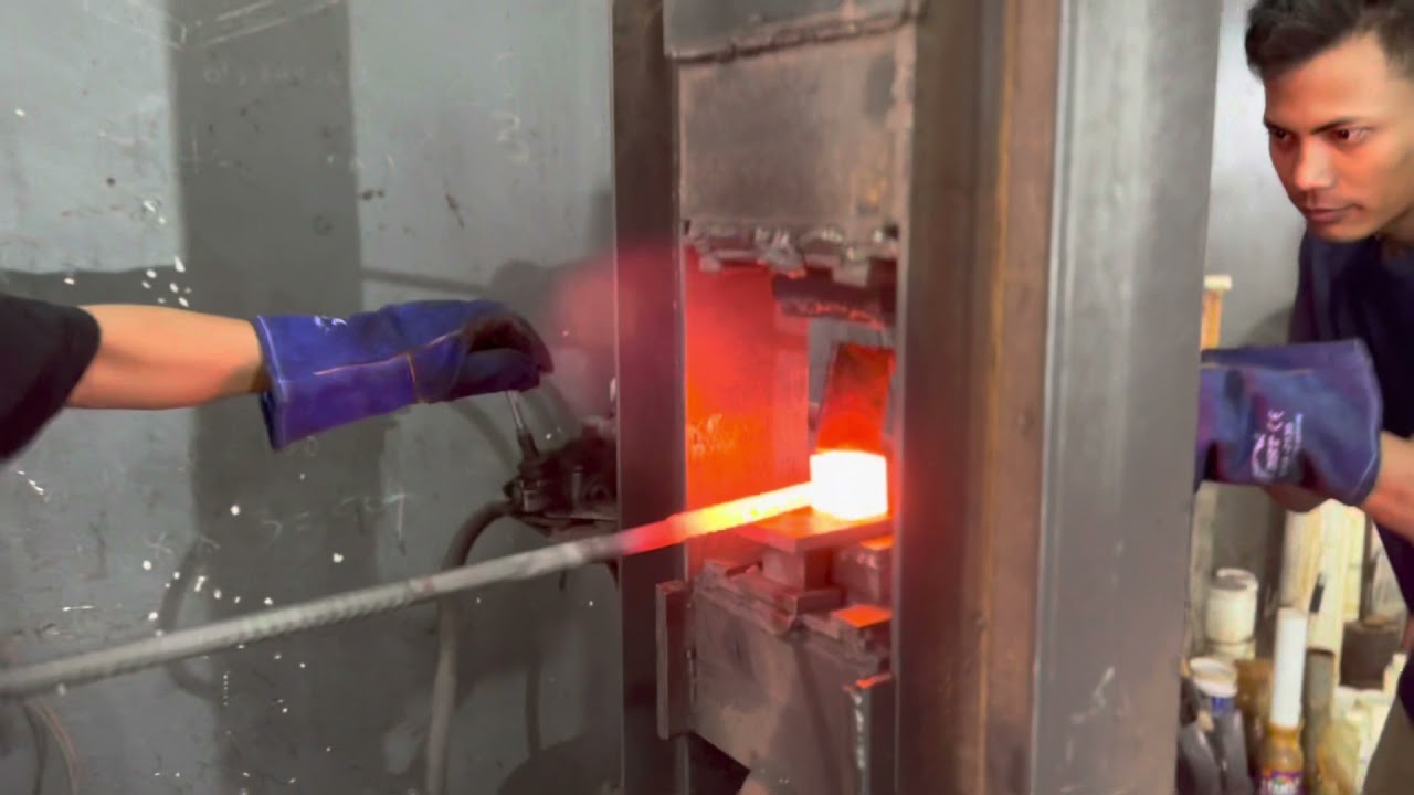 Forging feather damascus blade