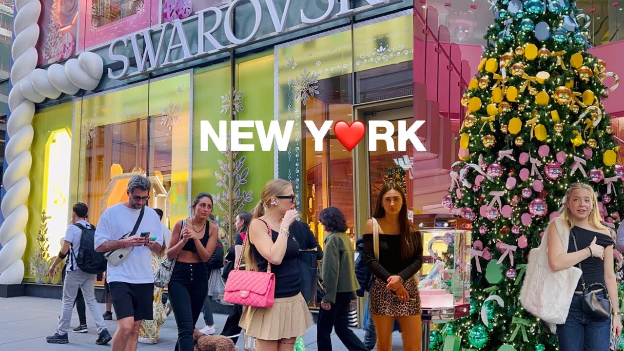[4K]🇺🇸NYC Walk🗽Holidays in New York City🎄✨Festive 5th Ave & Bergdorf Christmas Shop | Nov 2024