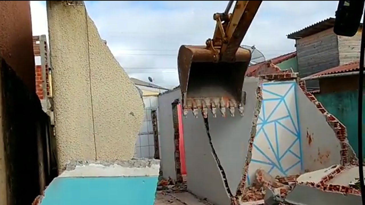 COMO DEMOLIR UMA CASA EM UMA HORA #demolição #terraplanagem #POLYVALENTEMULTI