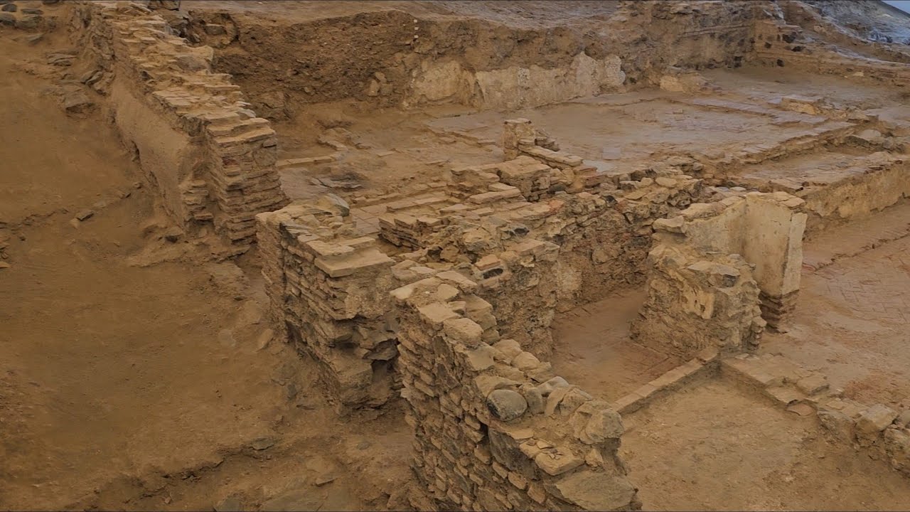 هذه آثار تاريخية لمدينة سبتة القديمة التي فتحها طارق بن زياد عام 711 م . Ceuta antigua