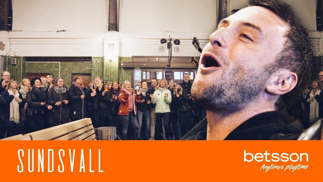 Måns Zelmerlöw – Heroes (Live in Sundsvall) | SURPRISE ACOUSTIC GIG! | Betsson #8på24