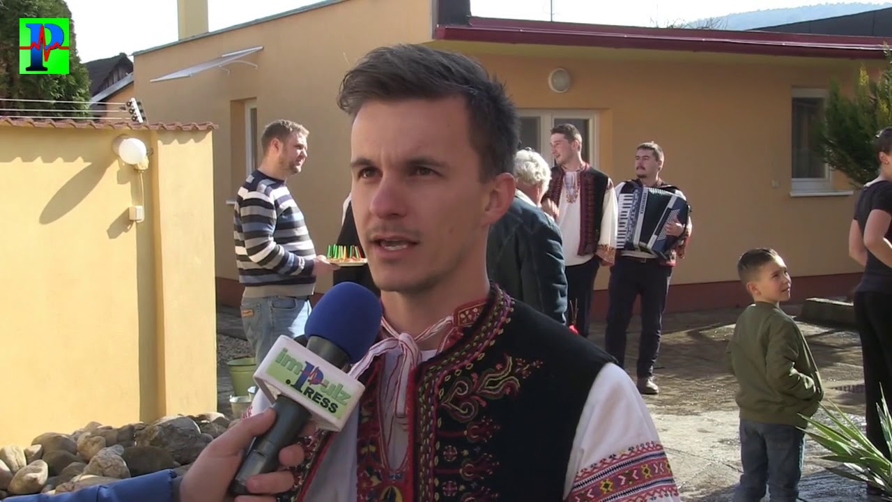 Mladí ľudia robia neoceniteľnú propagáciu obci. Veľkonočné tradície. Trenčianska Teplá 2 4 2018