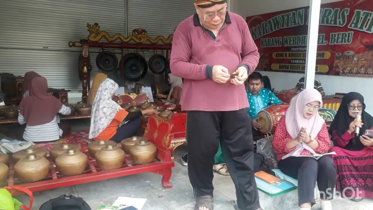 Nglaras dangdut Kelinci Ucul Karawitan Laras Ati Beru Wlingi Blitar @riendewisulaksono4481 