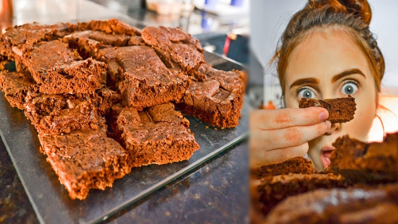TENTEI FAZER BROWNIE E FICOU O MELHOR DO MUNDO - #RebeccanaCozinha