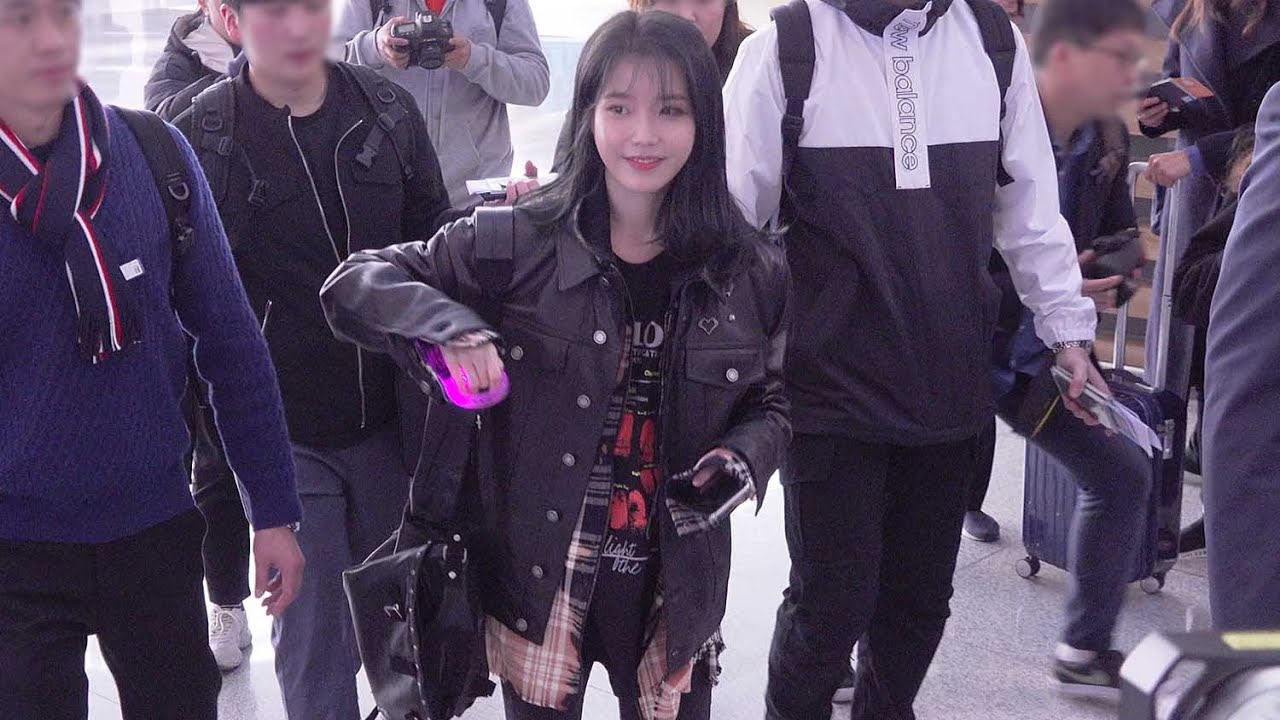 191129 아이유 IU 출국  ‘팬들과 소통하는 다정한 아이유’ 직캠 Ι 인천공항 Fancam by 비몽