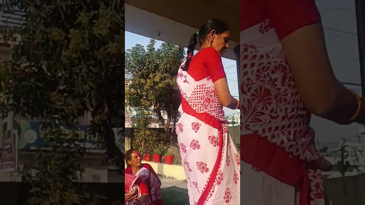 बहुत ही सुन्दर होली गीत में नृत्य 