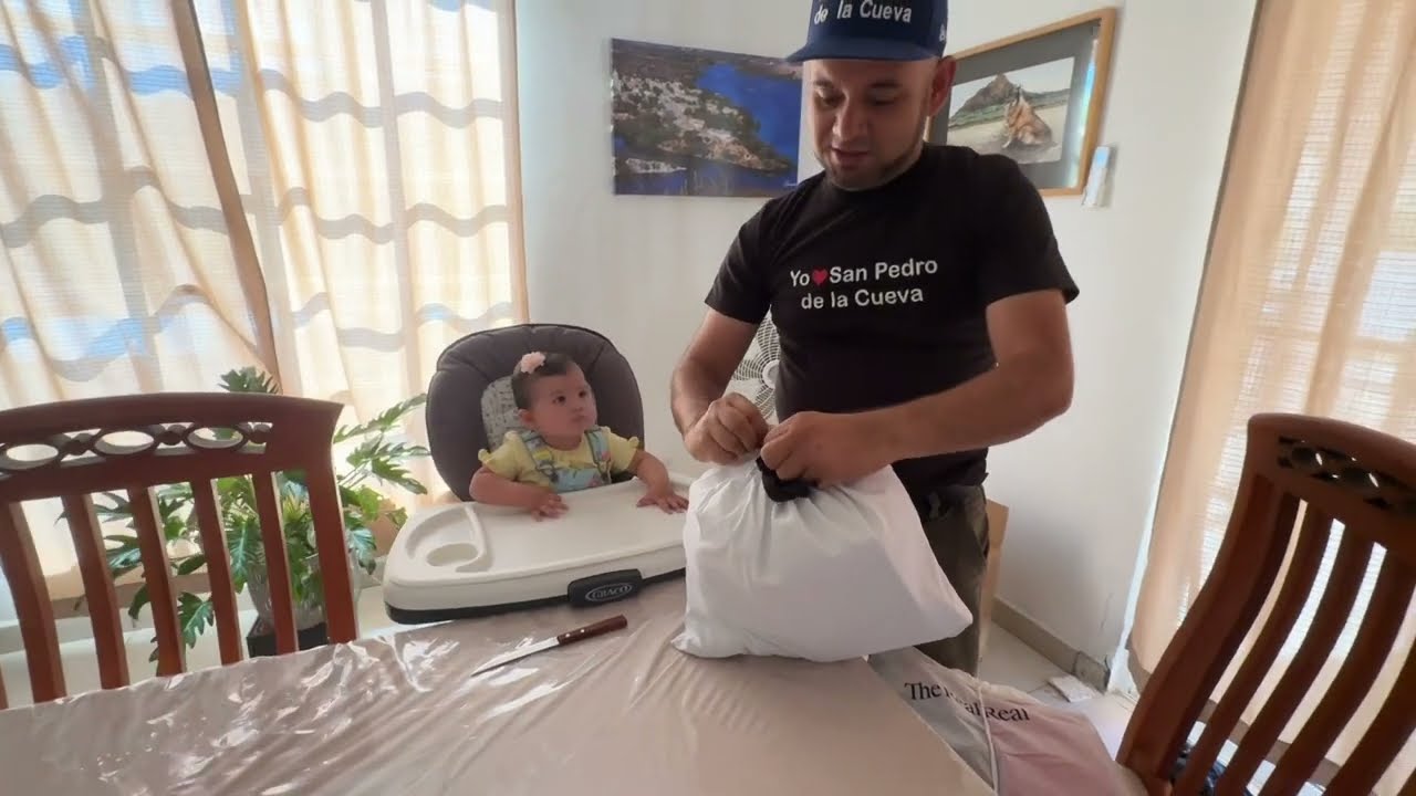 Faviola, Annie y Favian Lameda reciben regalo desde Chicago