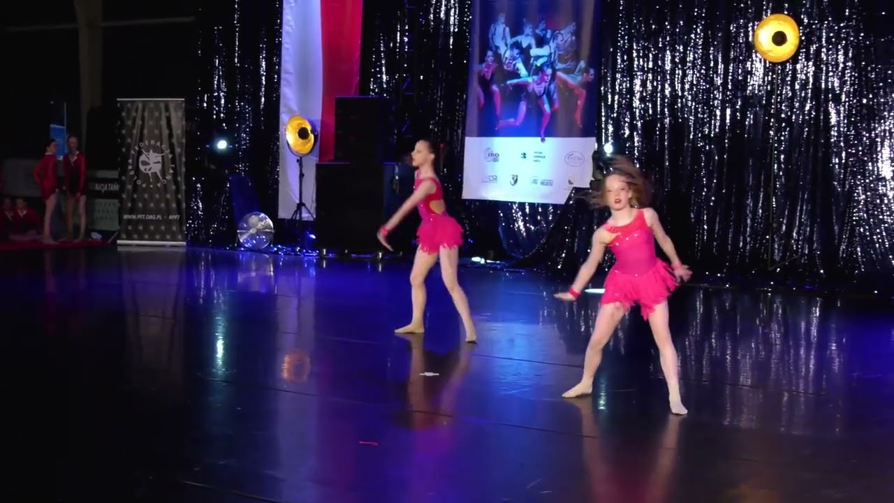 Klara Alibożek i Maja Salamaga jazz Junior1 duet