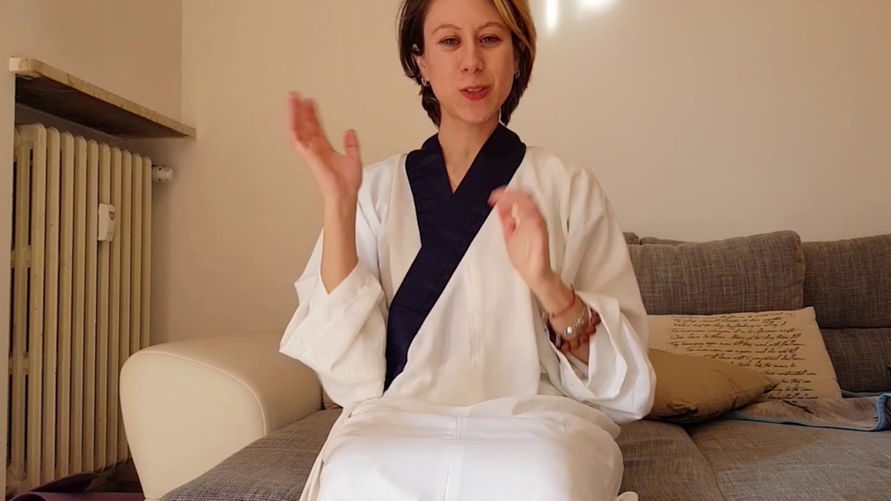 Health #qigong Wuqinxi exercise: the Deer 🦌