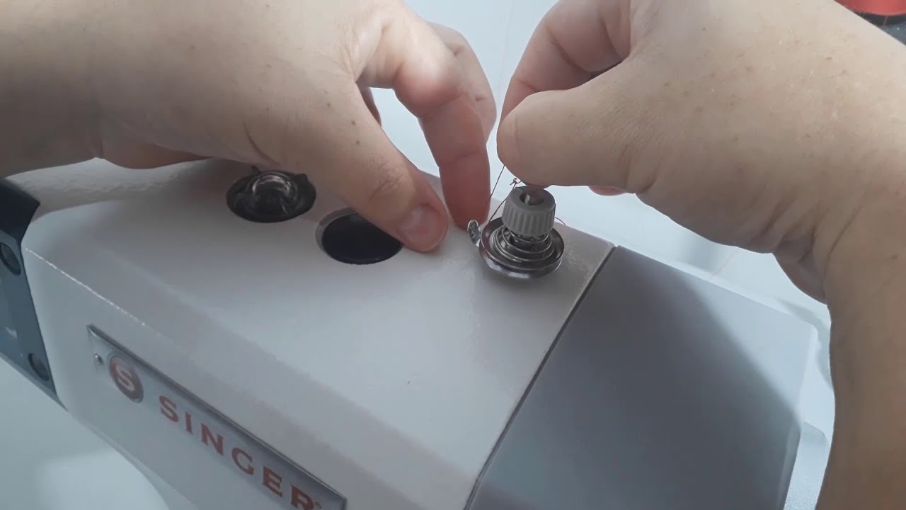 Como Passar Linha na Máquina Industrial Singer 114G