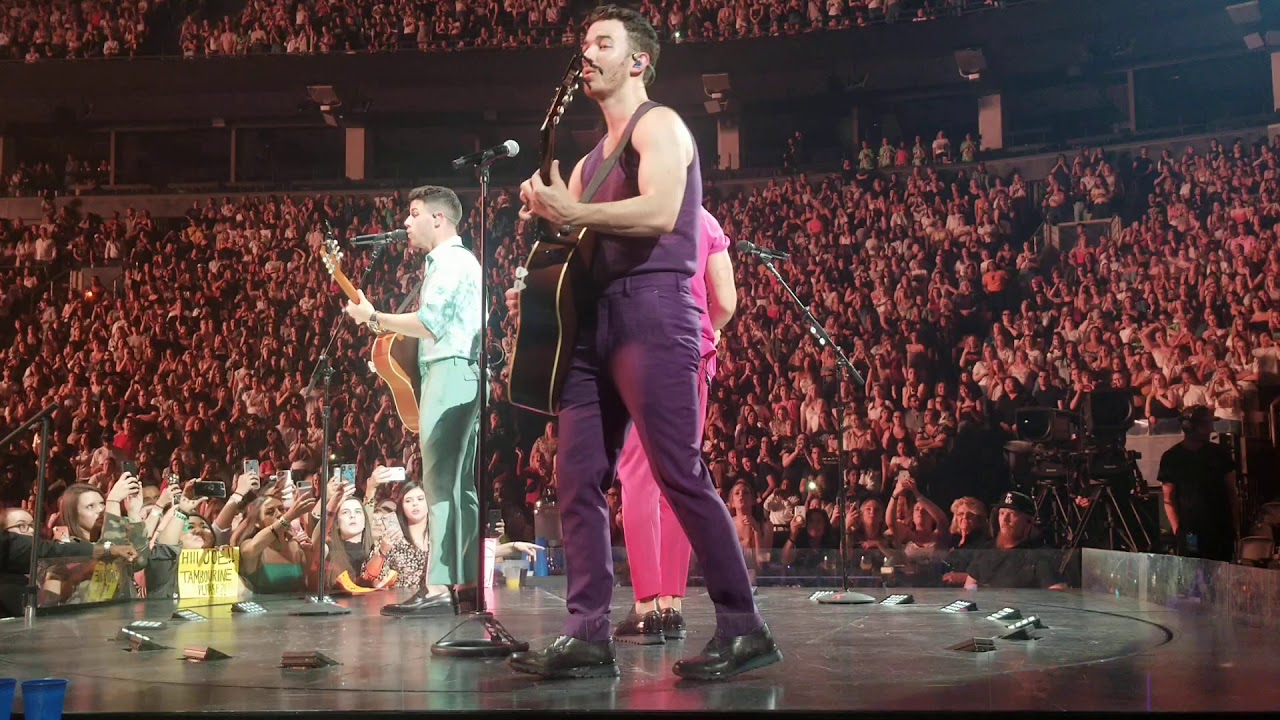 The Jonas Brothers - goodnight and goodbye - happiness begins tour -Toronto night 2