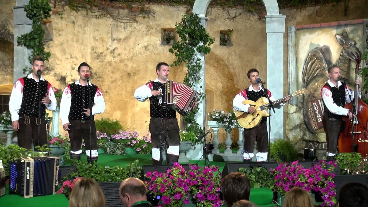 Ansambel Vikend-Stala je sama (v živo)
