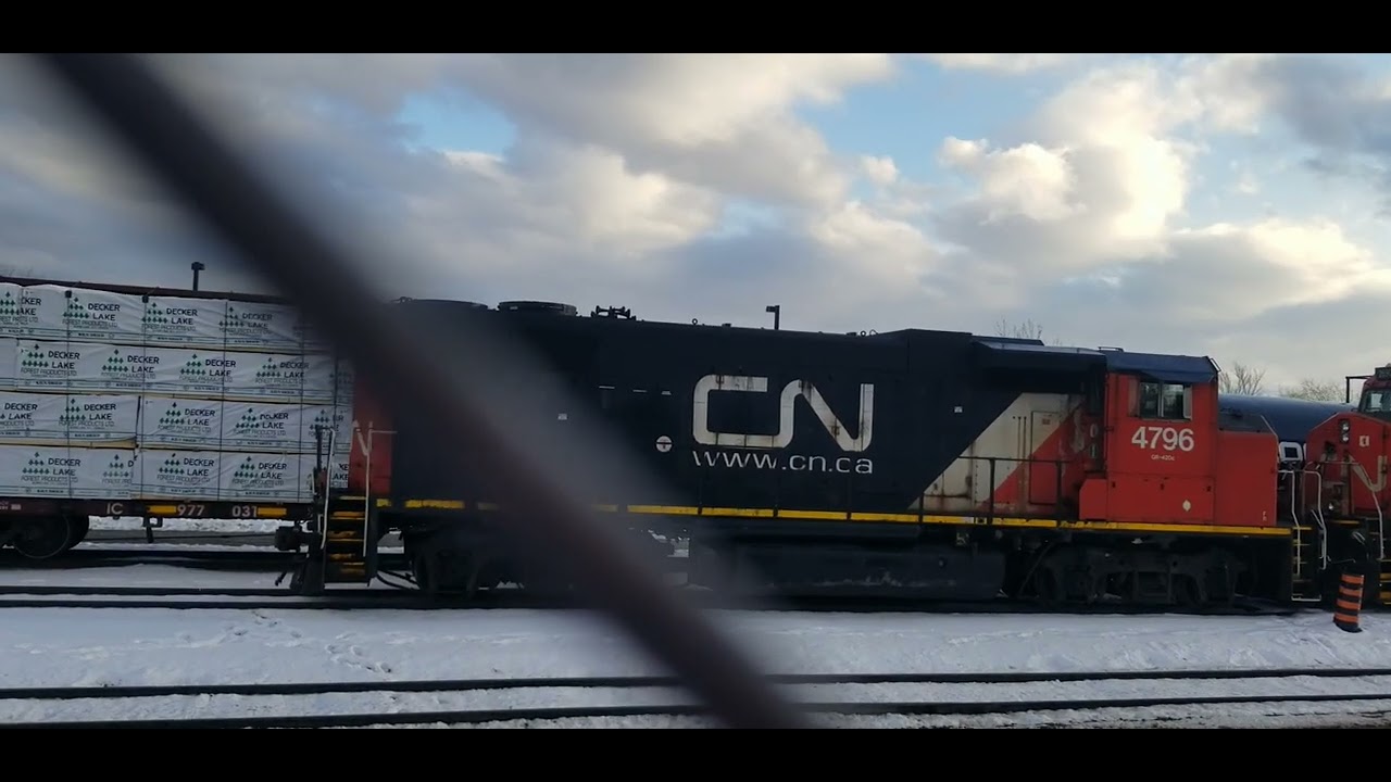 CN A435 SD70M-2 8919 C44-9W 2690 Sets off the GP38-2W 4796 in Aldershot Yard Terminal 