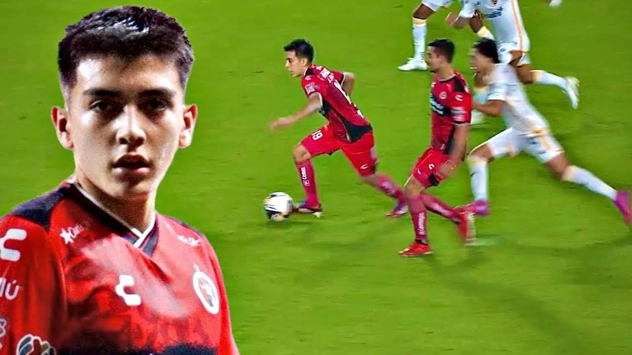 GILBERTO MORA ES UN GENIO CON LA PELOTA A SUS 16 AÑOS 