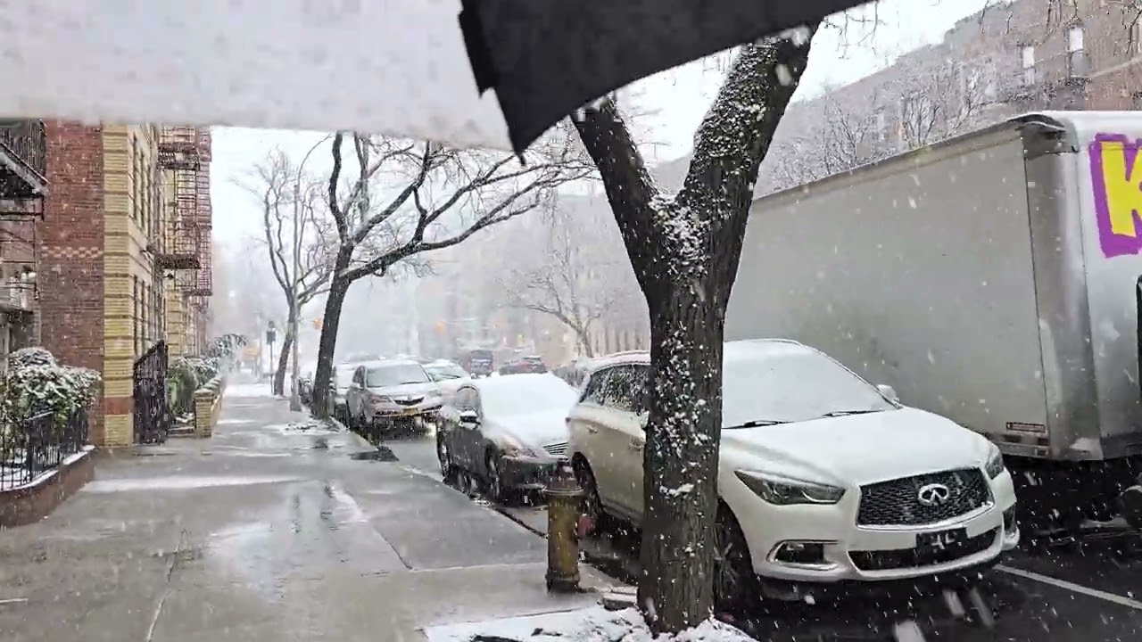 ESTA NEVANDO EN NEW YORK  