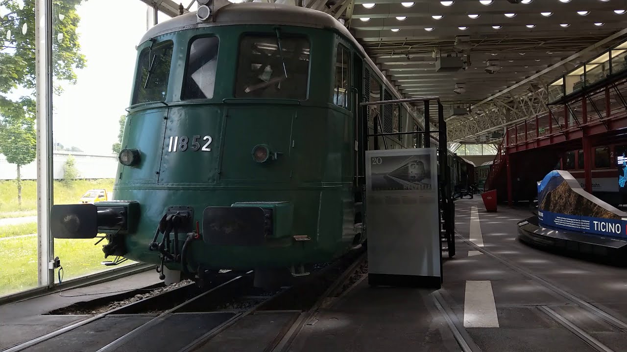 Die Ae 8/14 11852 von innen