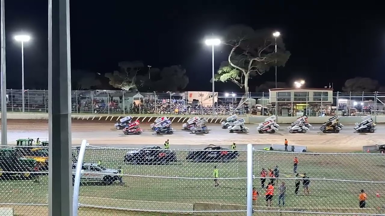 T-mez  ripping it up down under at Tolmer Speedway (bordertown , South Australia 🇦🇺)