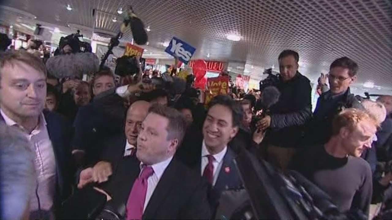 Scottish independence: Yes campaigners disrupt Ed Miliband | Channel 4 News
