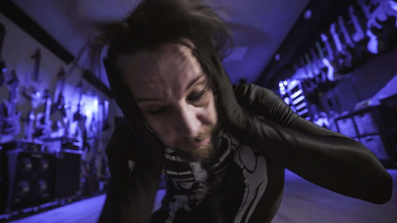 Leave Me Alone (metal cover by Leo Moracchioli)