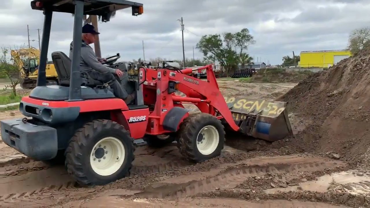 2011 Kubota R520S