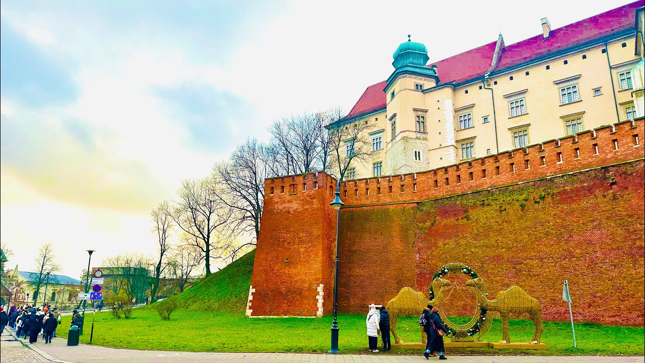 Krakow Poland, Winter Sunset Castle【4K Walking Tour】