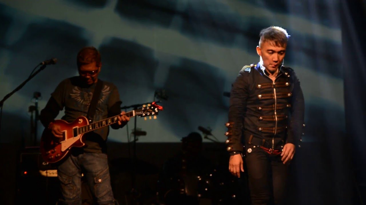 Arnel Pineda - Hotel California (Love and Rock and Roll)