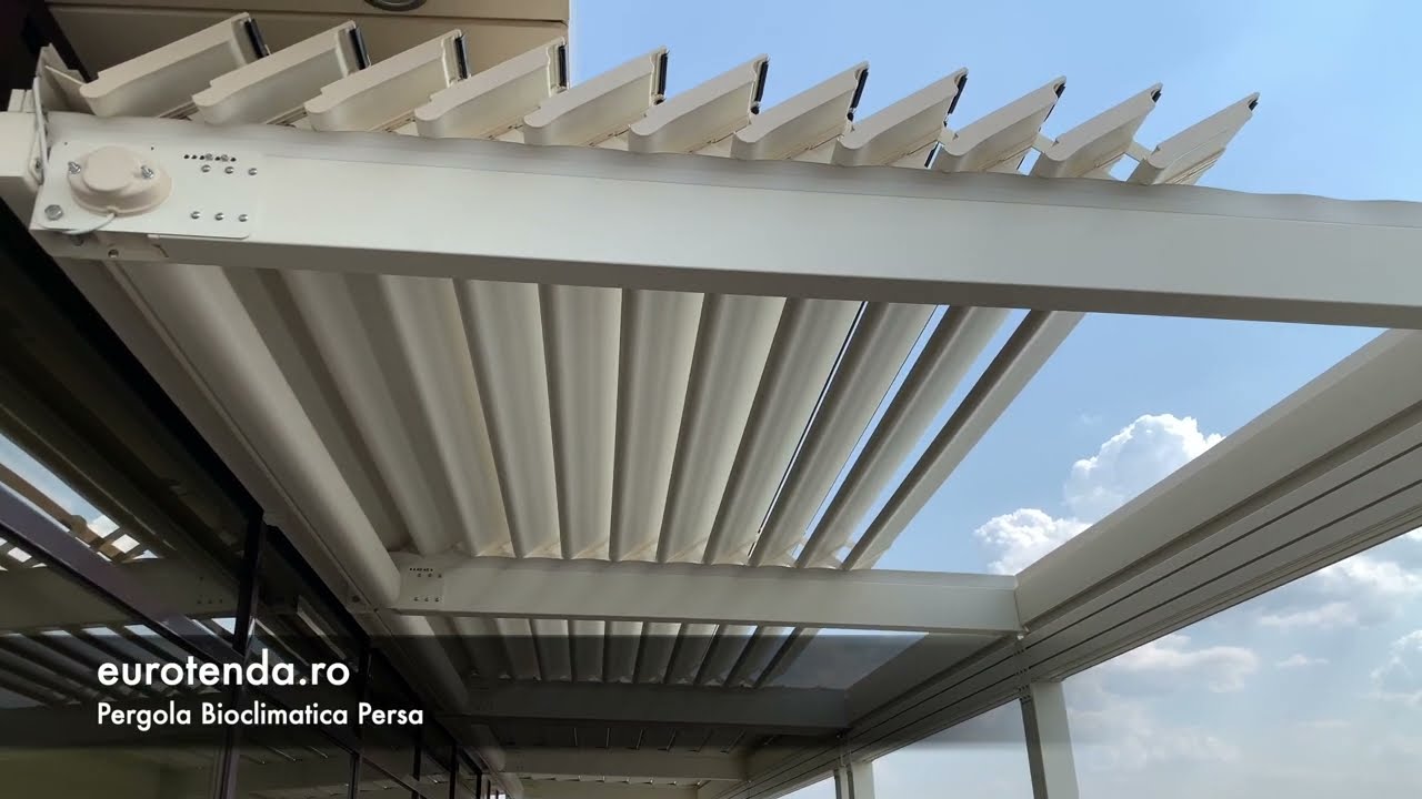 Transformă balconul într-un spațiu utilizabil cu pergolă bioclimatică