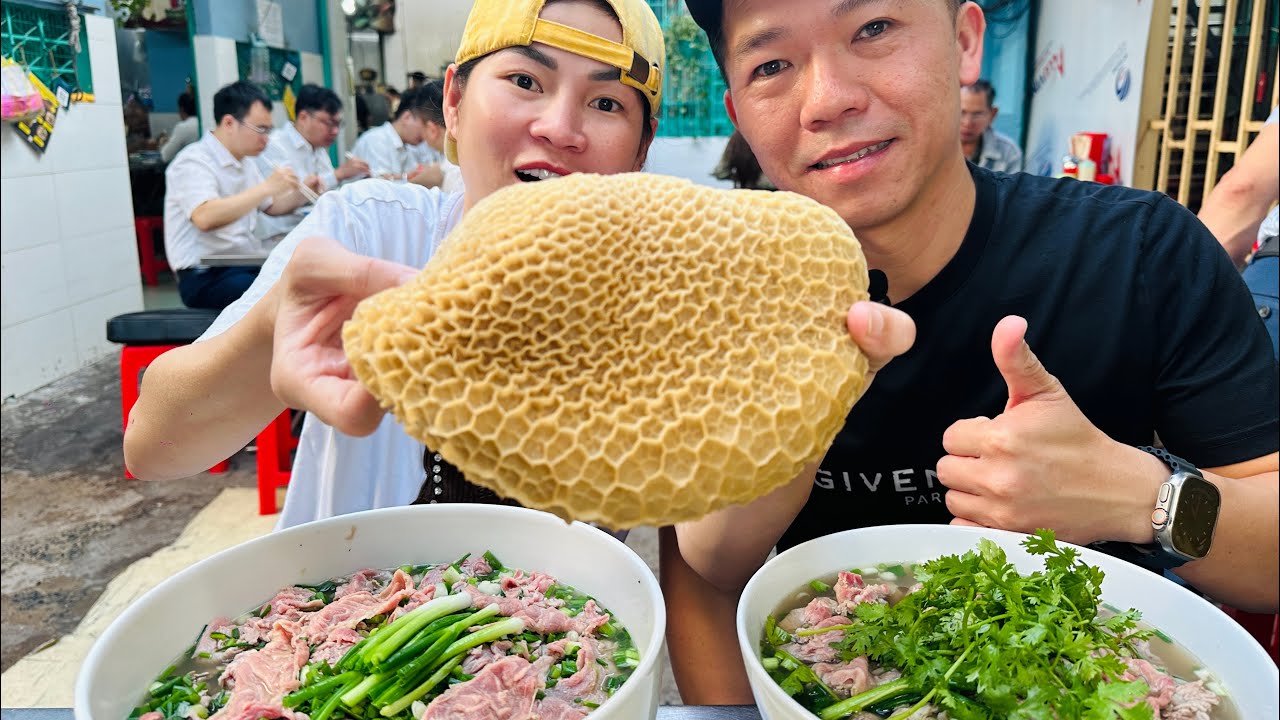 THAM GIA THỬ SỨC KHỦNG TẠI QUÁN PHỞ ĐẮT NHẤT NHÌ SÀI GÒN CÙNG ANH THỤC-PHỞ DẬU￼