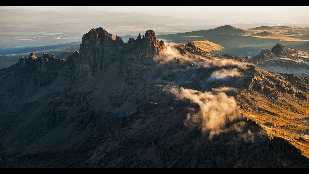 Mount Kenya - древний вулкан, вторая по высоте вершина в Африке.